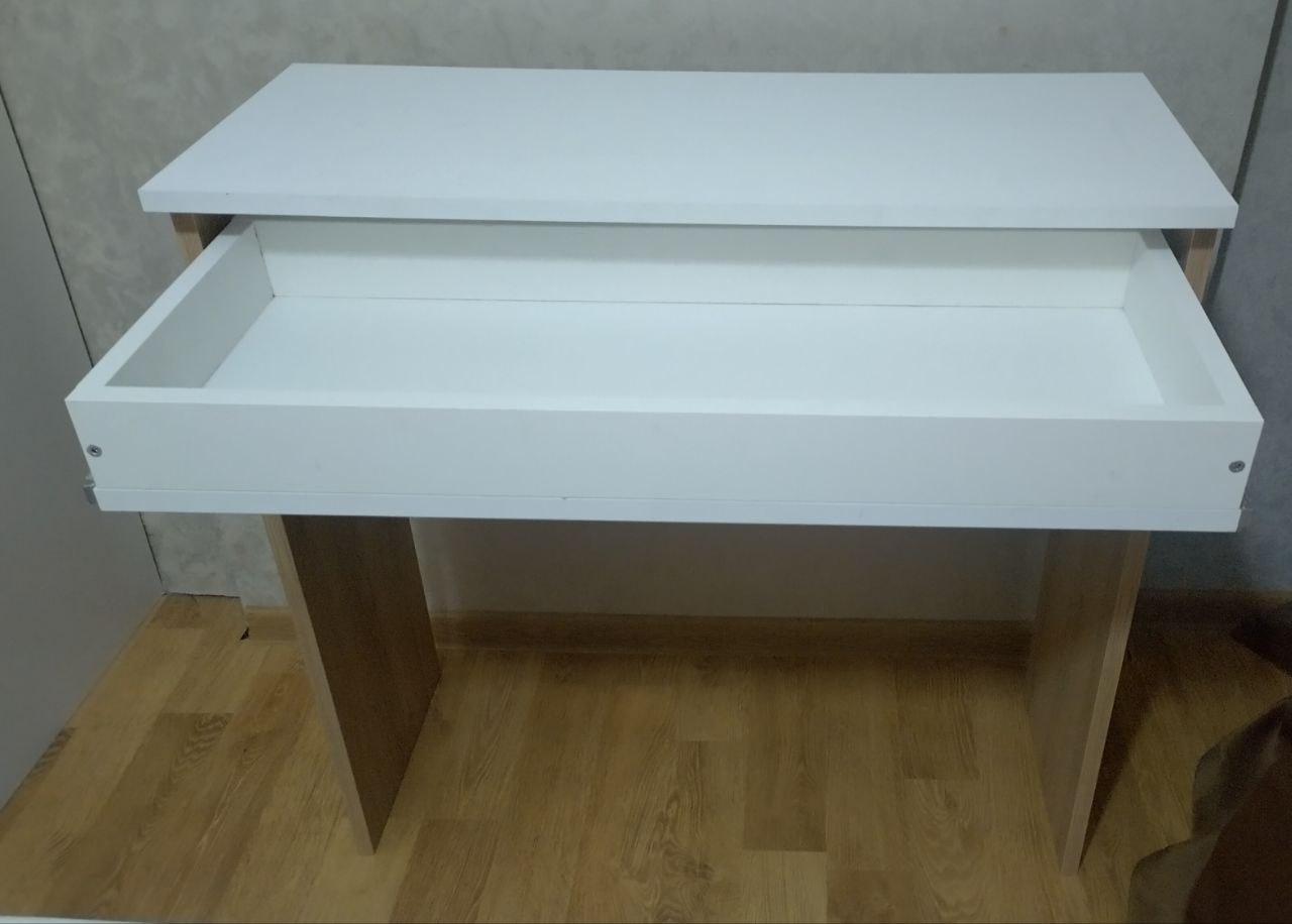 Стол 82×82×33 см