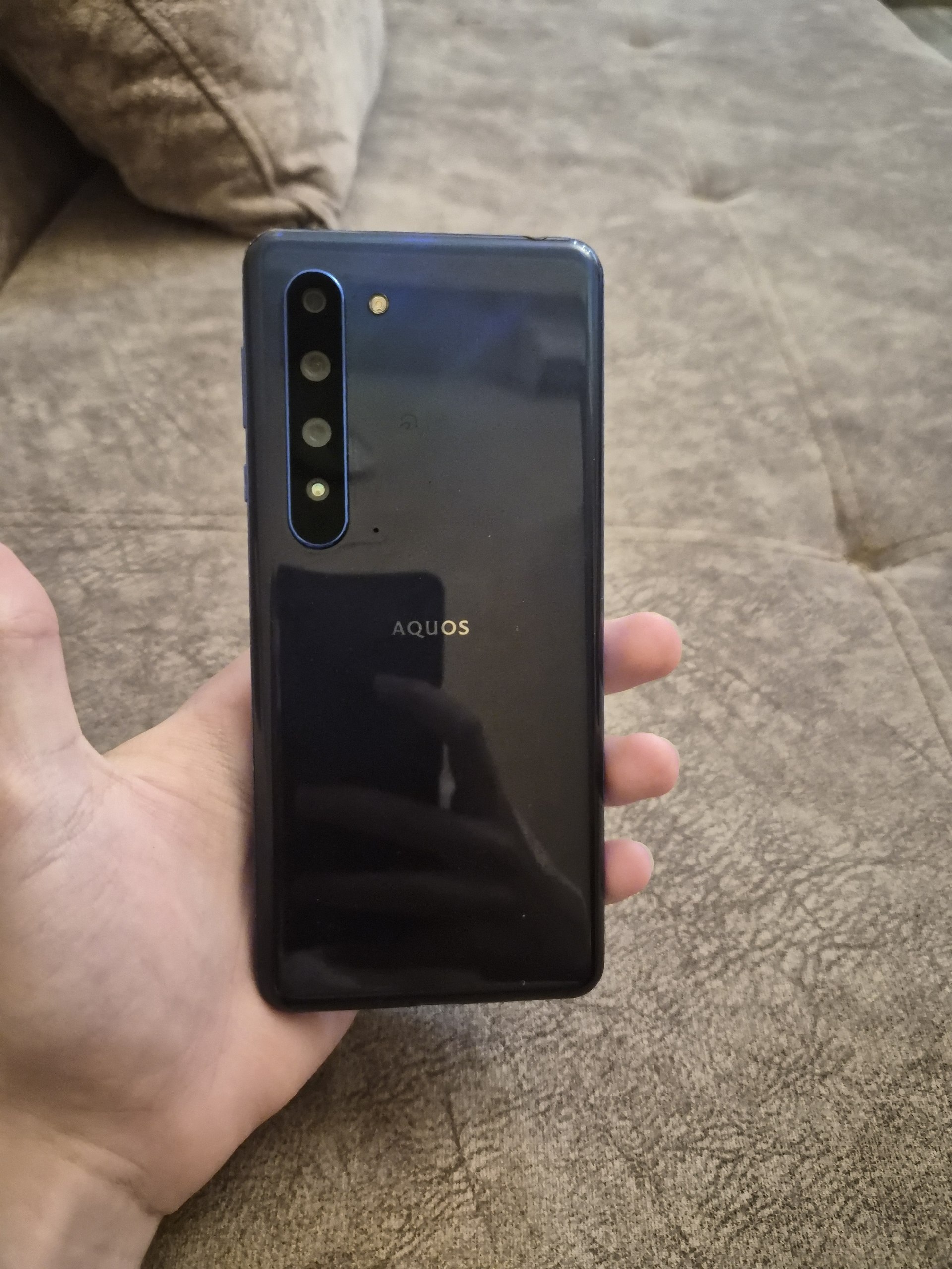 Sharp Aquos R5G 12/256