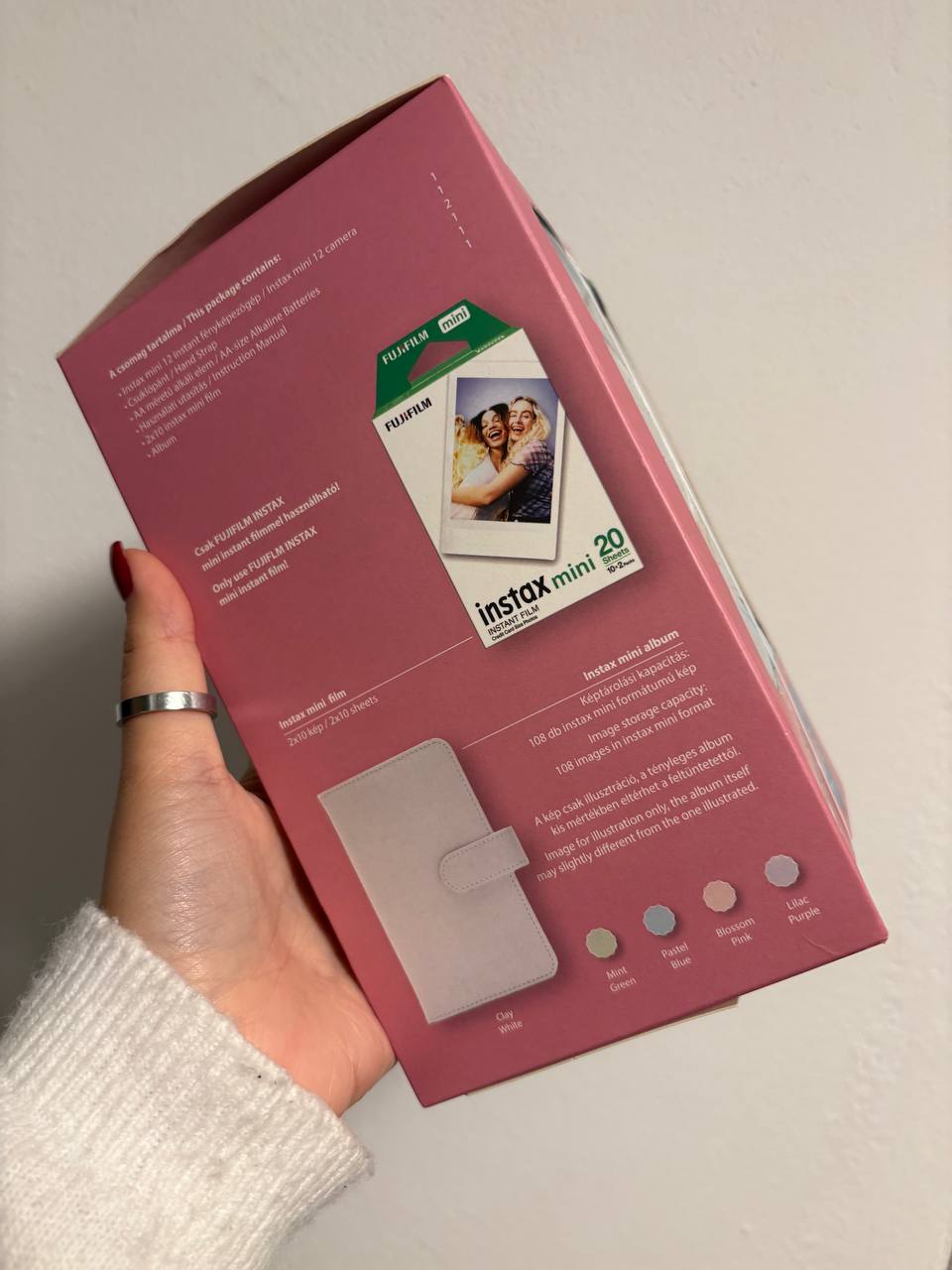Fujifilm Instax Mini 12 (белая) + 20 картриджей + мини-альбом