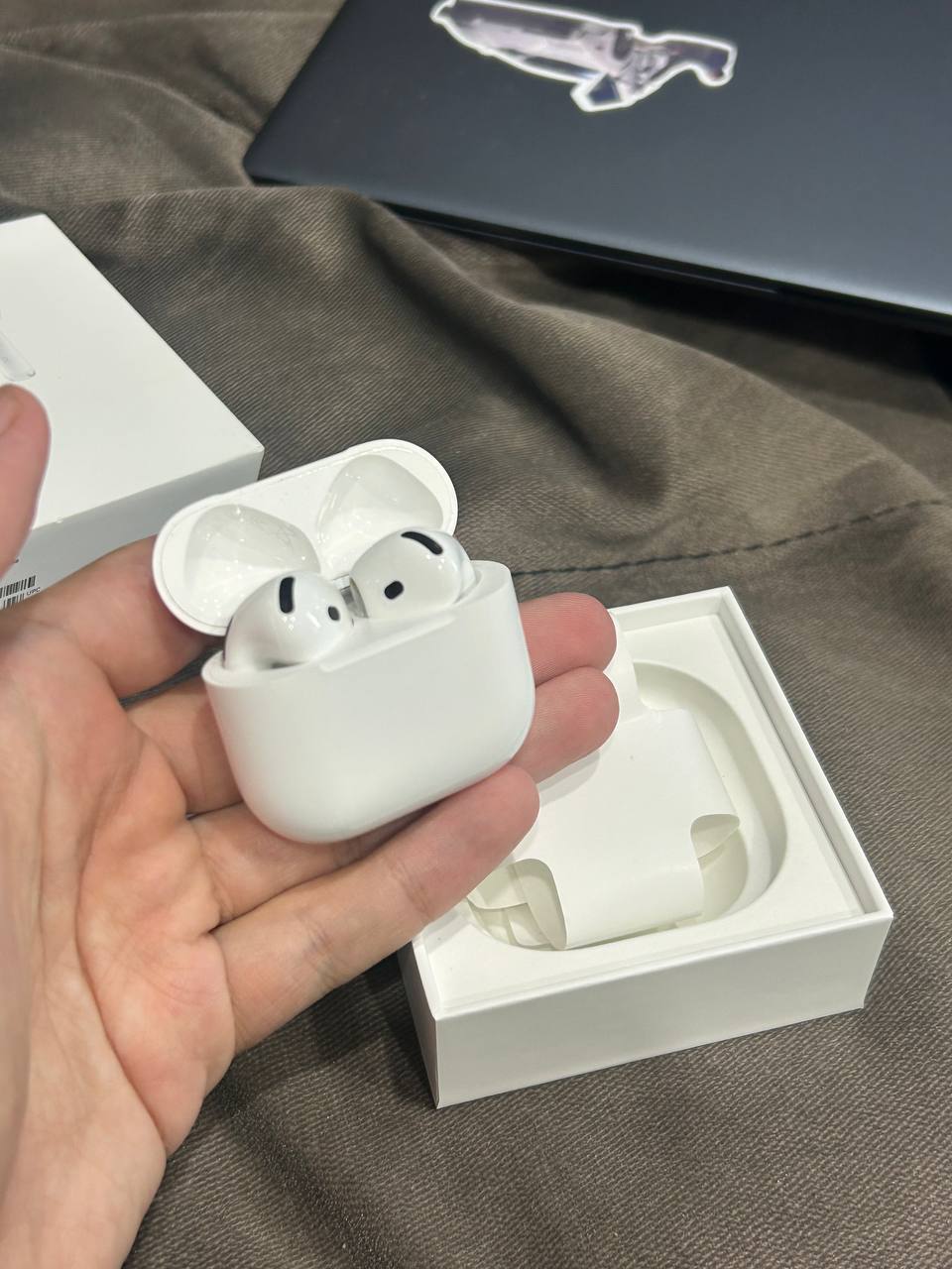 Apple AirPods 4 ANC