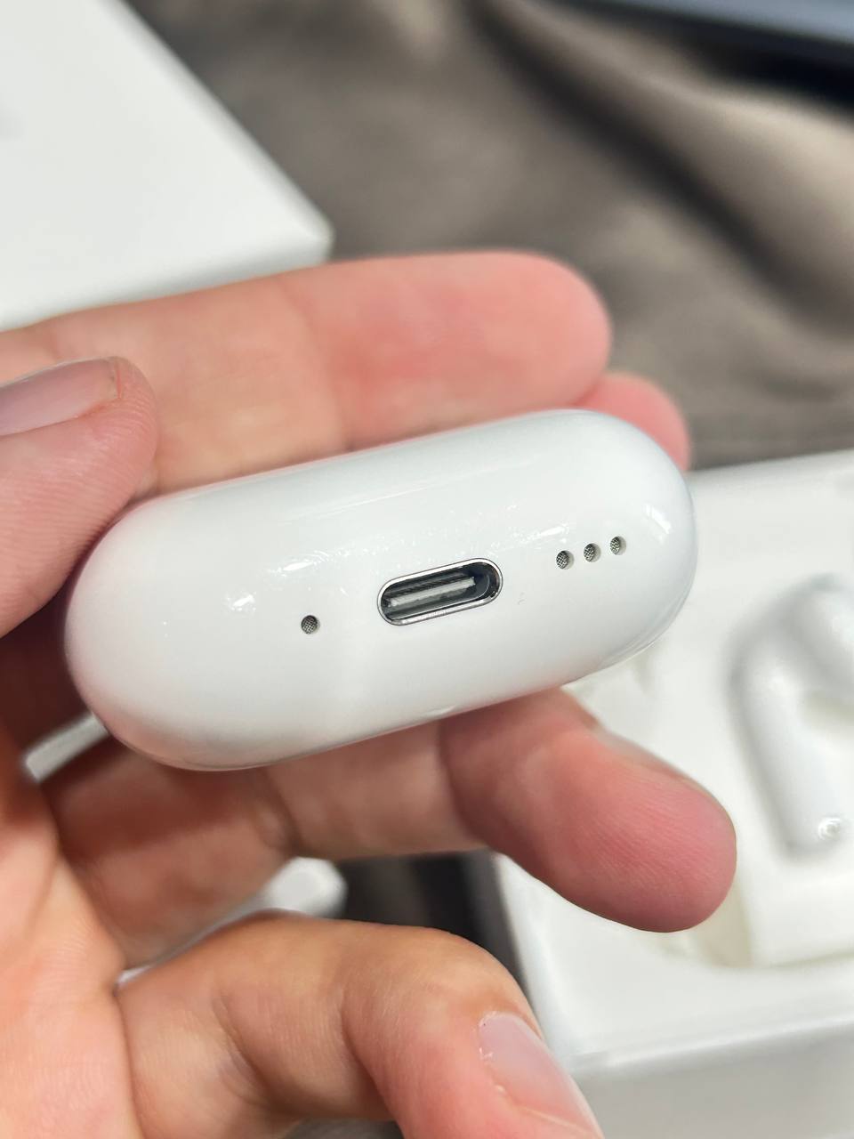 Apple AirPods 4 ANC