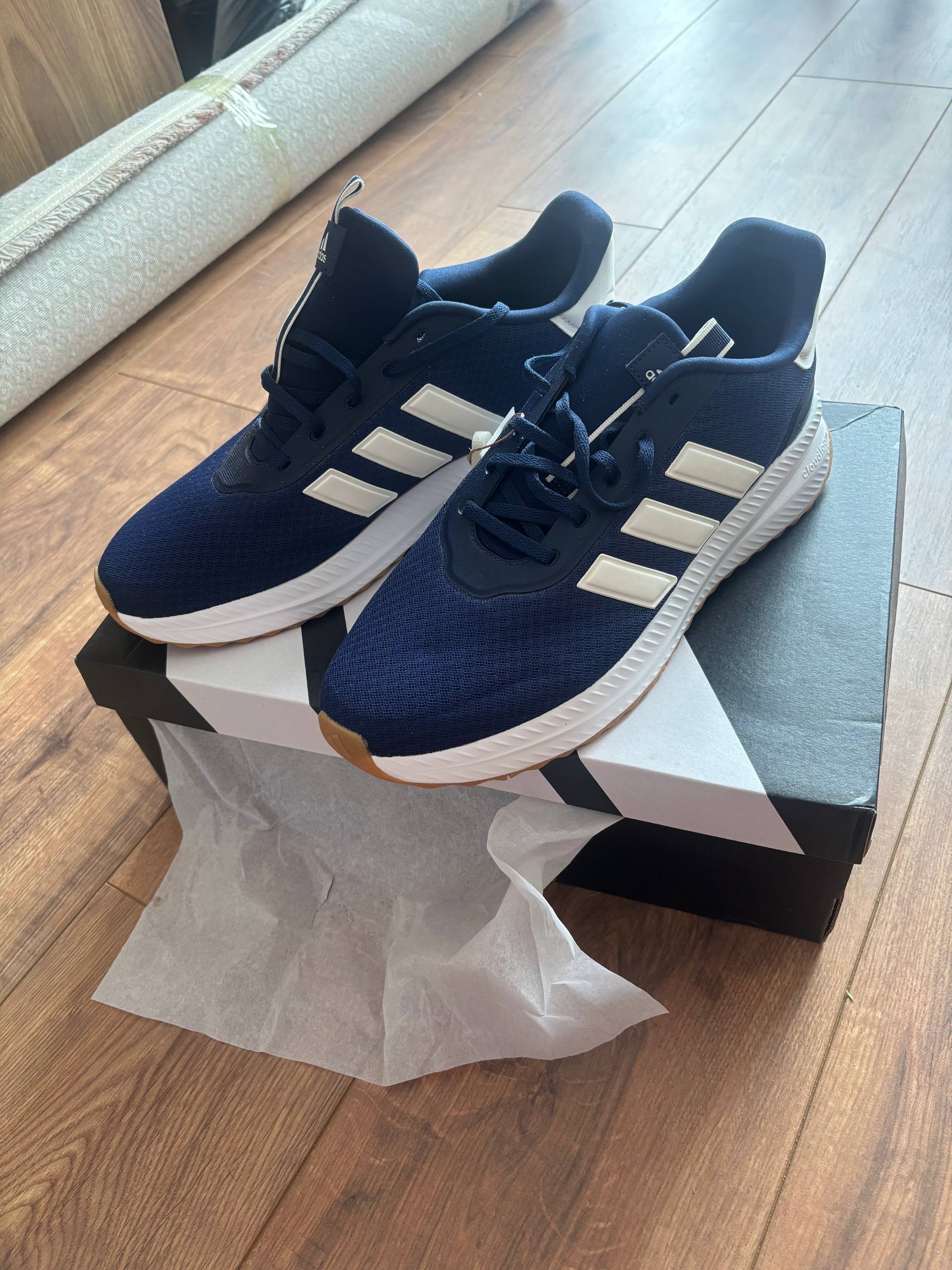 Кроссовки Adidas новые 44 размер