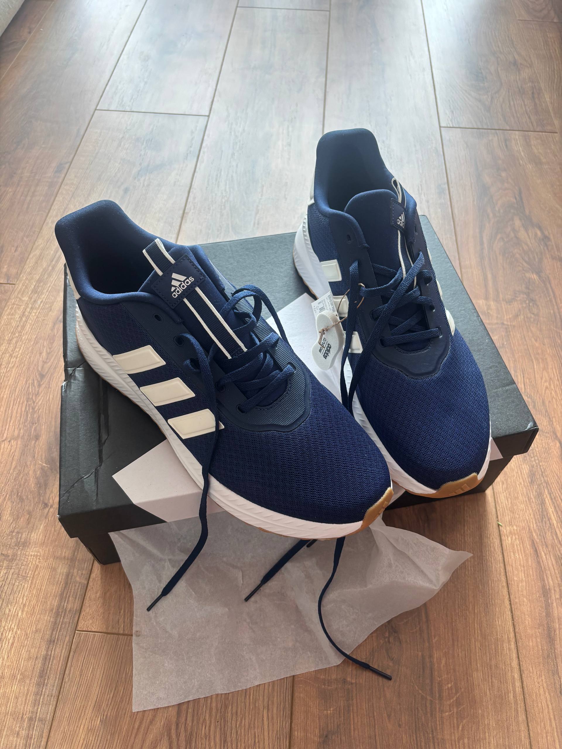 Кроссовки Adidas новые 44 размер