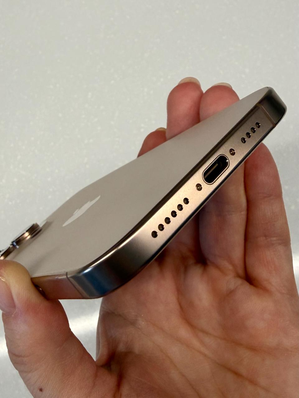 iPhone 16 Pro Max 256 ГБ Natural Titanium