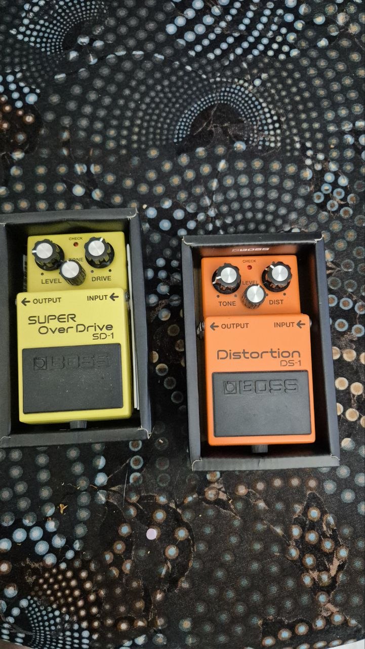 Педаль для гитары Boss DS-1