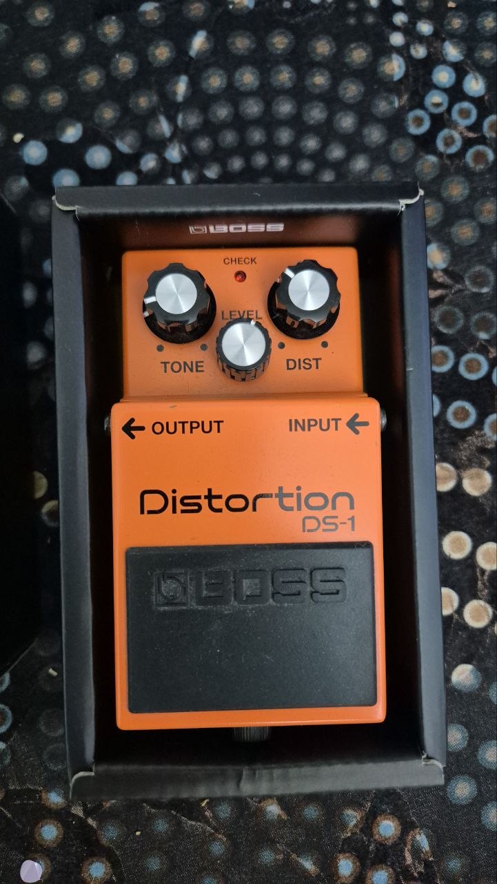 Педаль для гитары Boss DS-1