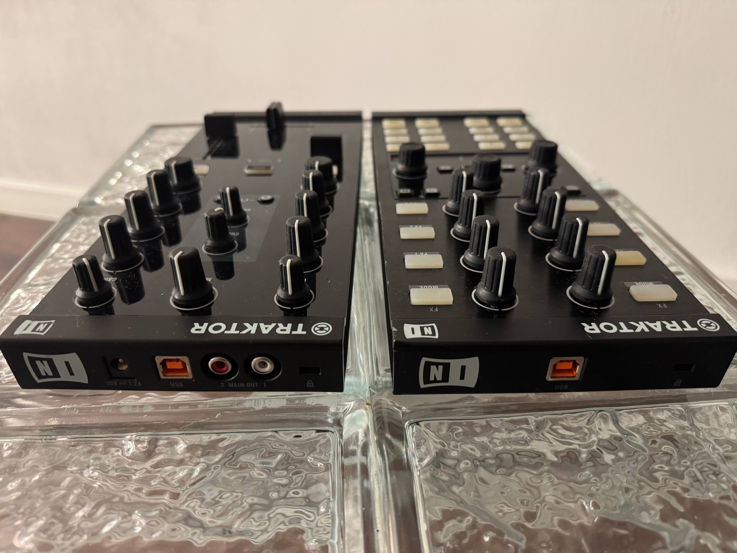 Traktor Kontrol X1 + Traktor Kontrol Z1 (комплект)