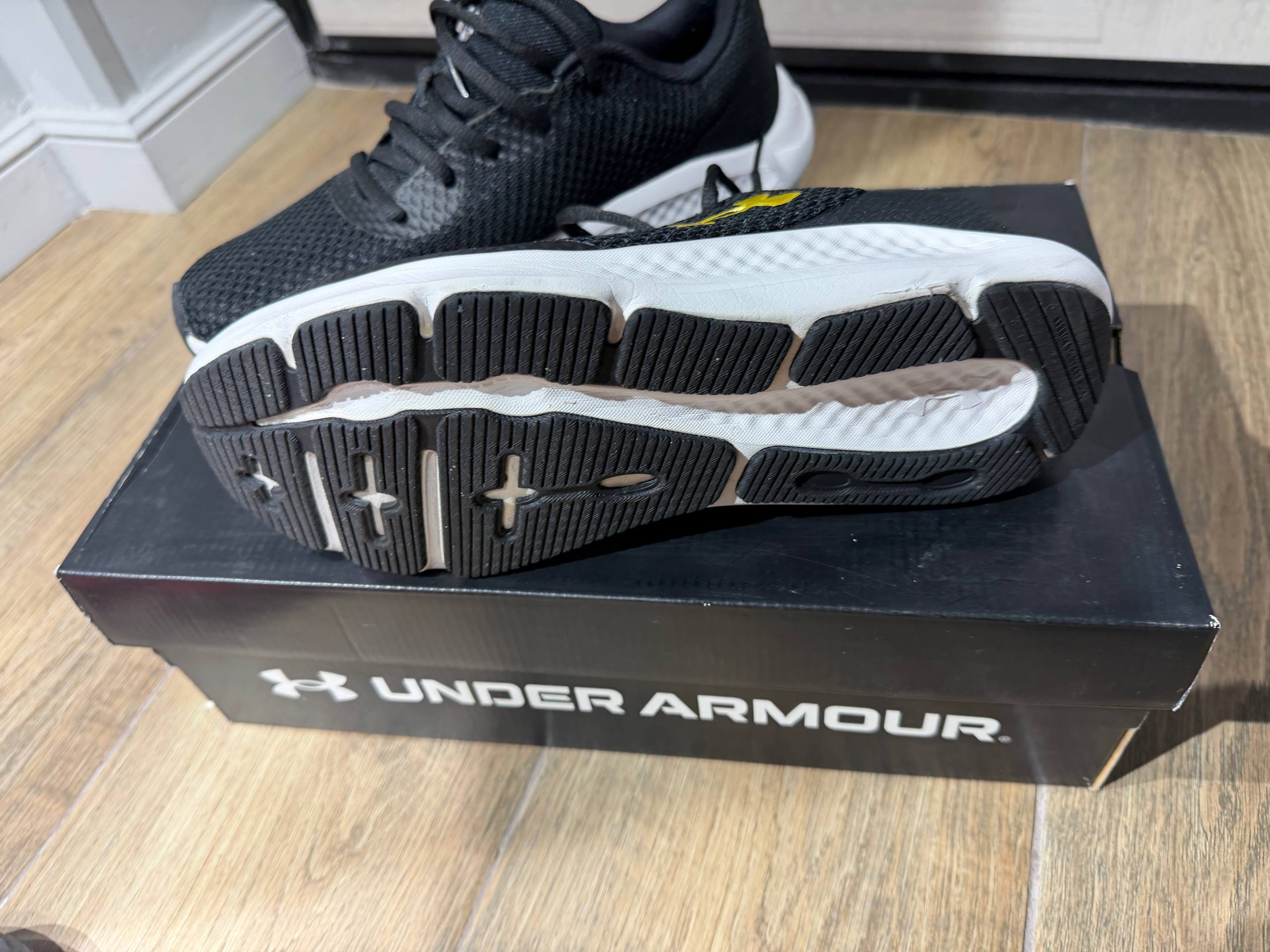 Кроссовки Under Armour, EU 42