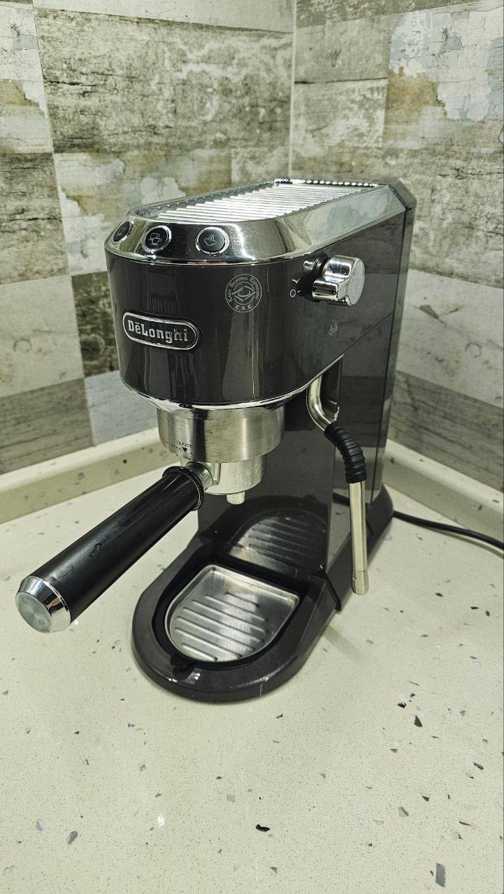 Кофемашина De'Longhi Dedica Arte EC885.GY
