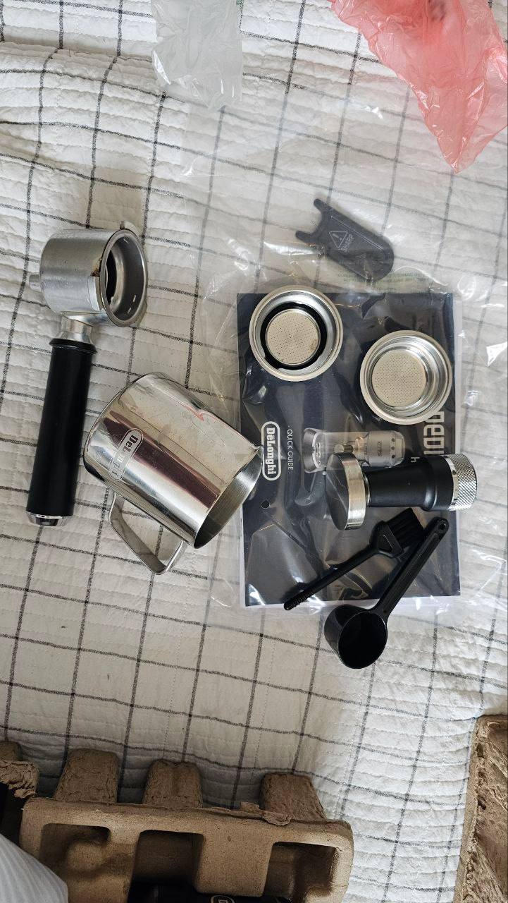 Кофемашина De'Longhi Dedica Arte EC885.GY