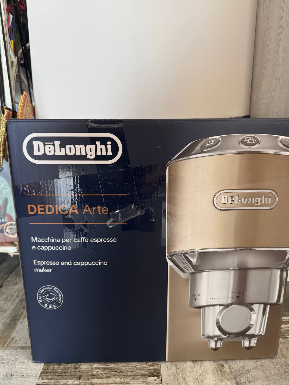 Кофемашина De'Longhi Dedica Arte EC885.GY