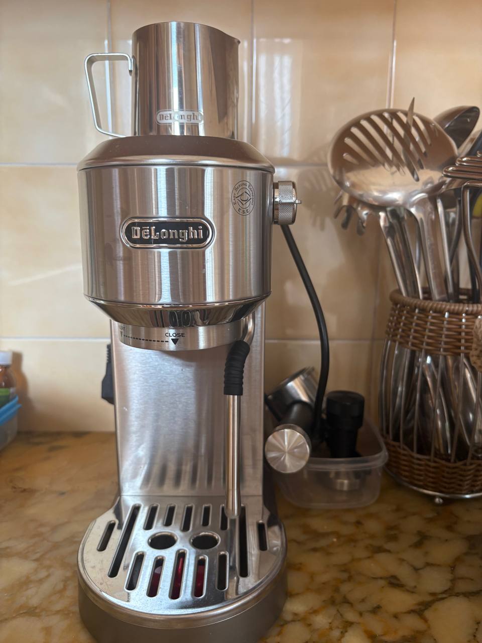 Кофемашина De'Longhi, новая