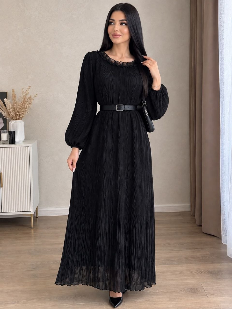 Чёрное платье миди/макси с плиссировкой