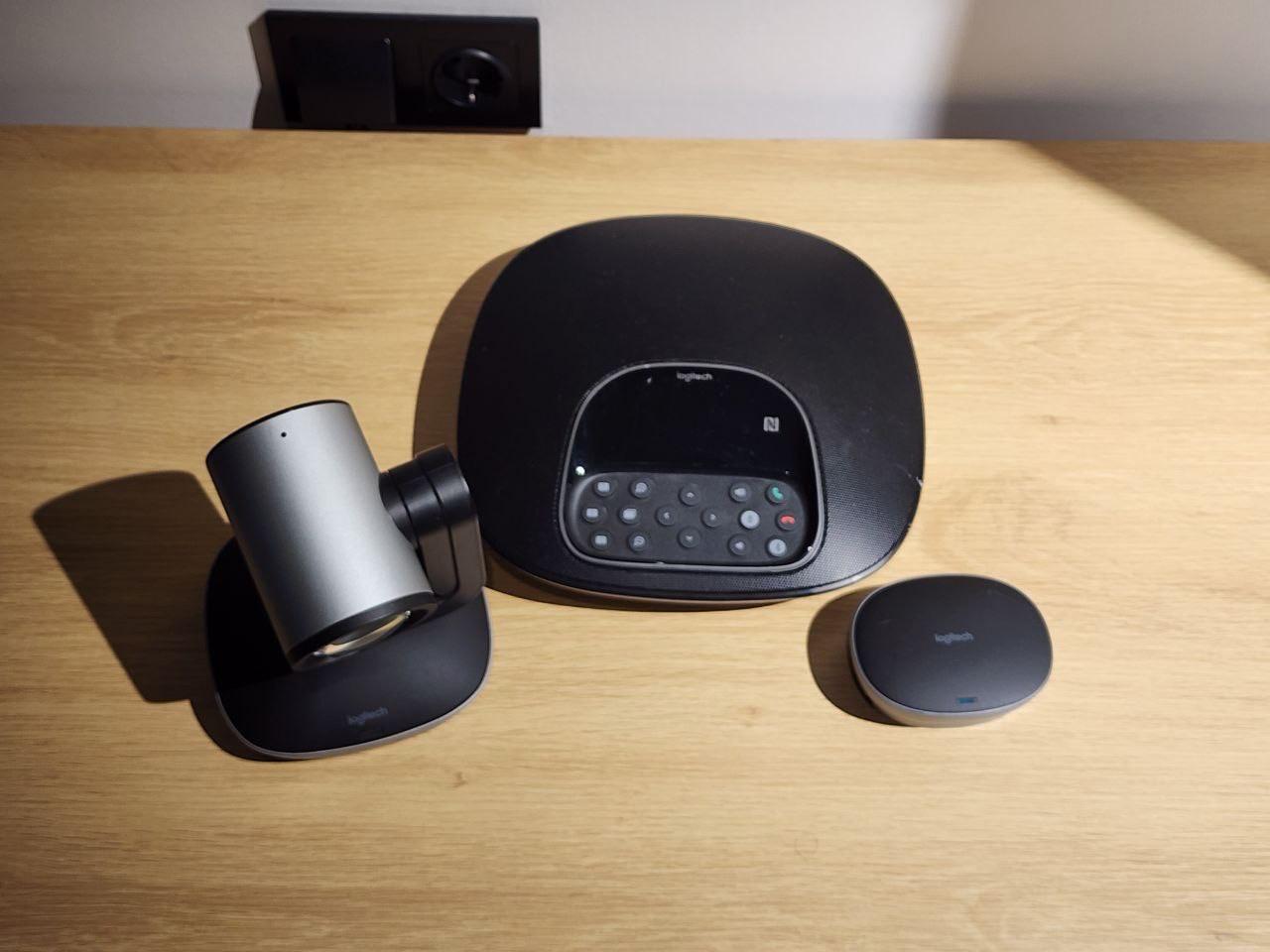 Logitech Group — система видеоконференцсвязи (PTZ-камера + спикерфон + микрофон)