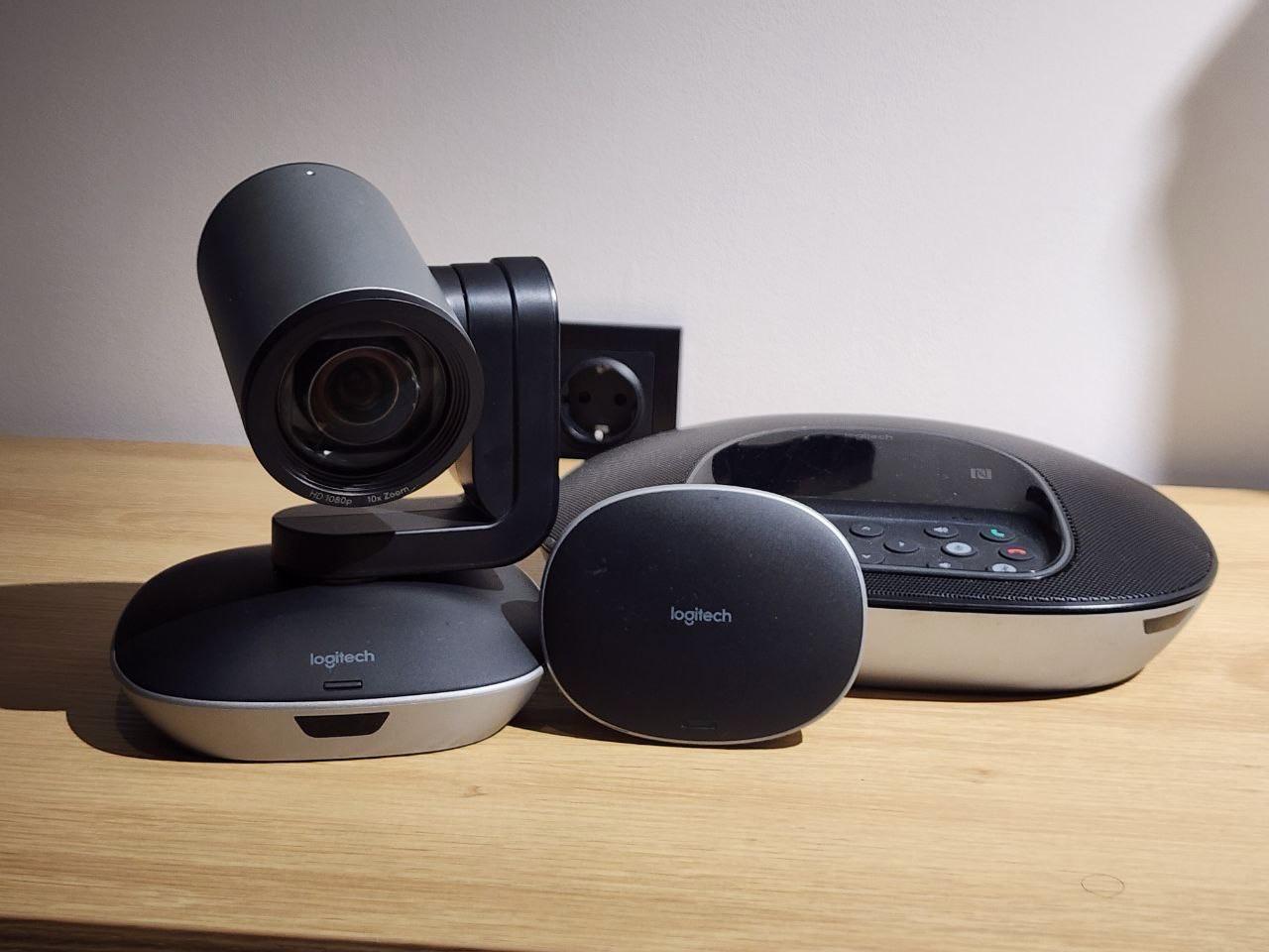 Logitech Group — система видеоконференцсвязи (PTZ-камера + спикерфон + микрофон)