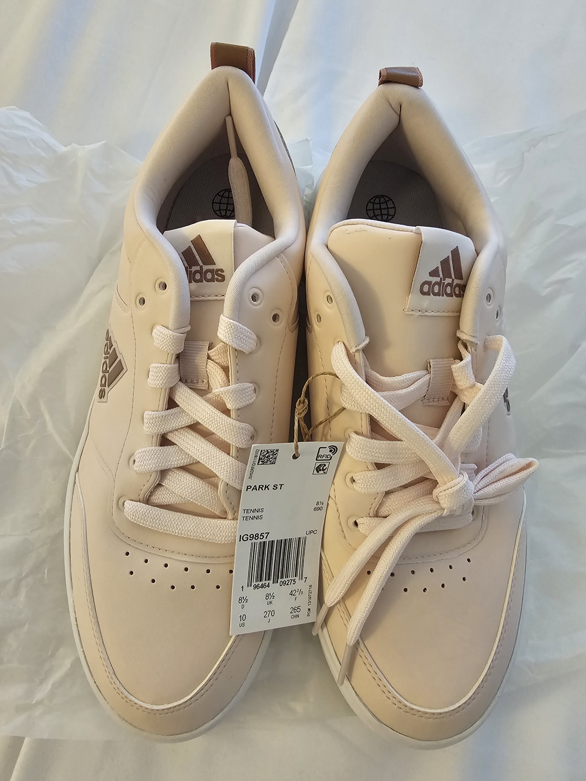 Кроссовки Adidas, 40 размер, новые