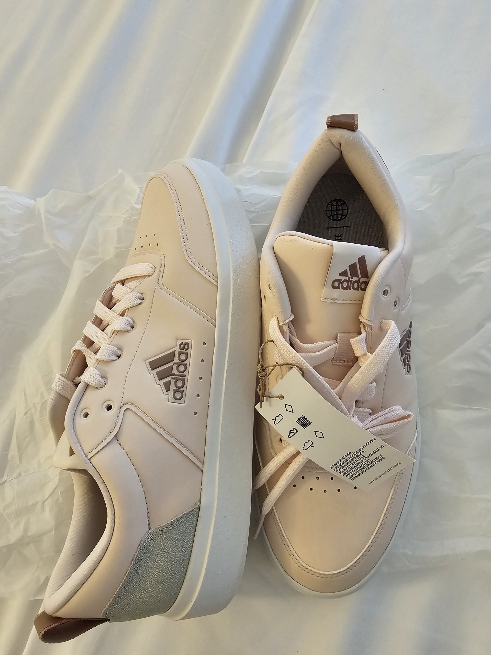 Кроссовки Adidas, 40 размер, новые