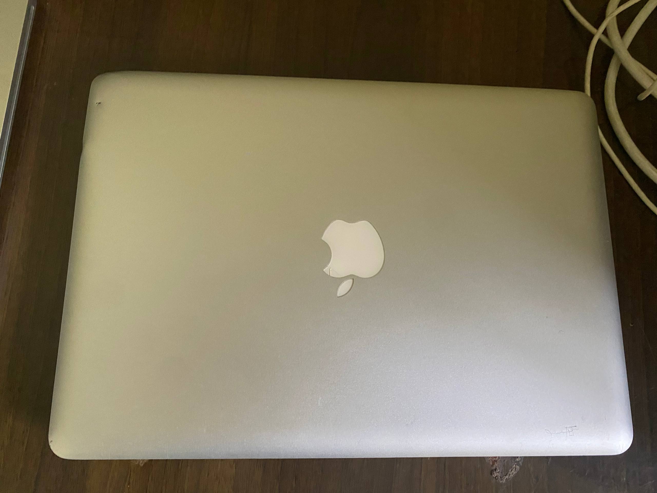 MacBook Pro 2012 (на запчасти, рабочий)