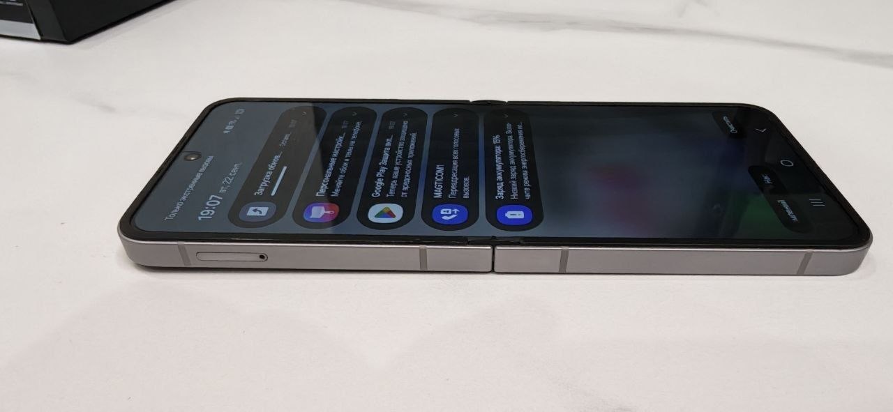 Samsung Galaxy Z Flip6 8/256