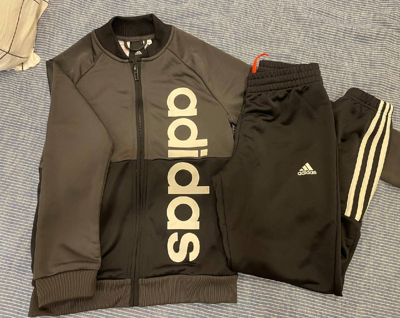 Костюм Adidas для мальчика 9-10 лет