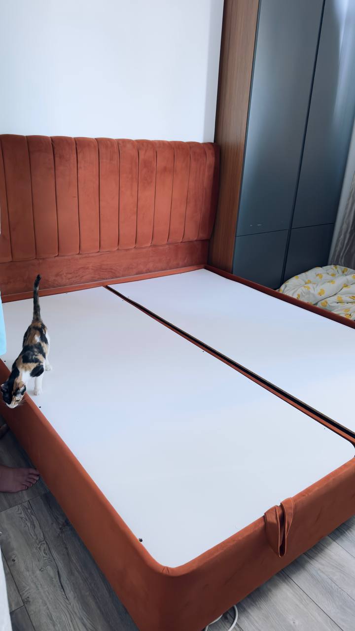 Двуспальная кровать king size с матрасом, подъемный механизм
