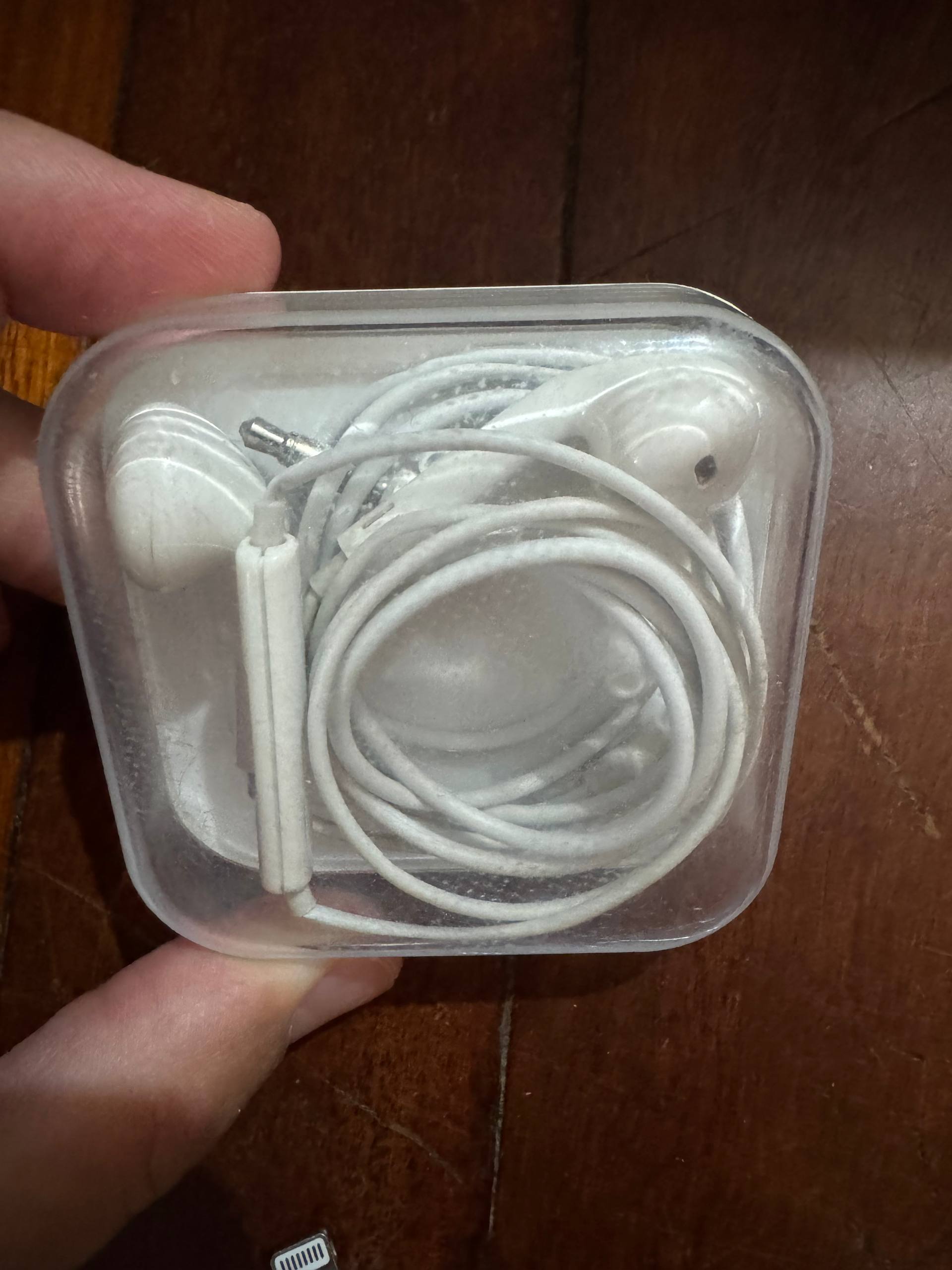 Наушники iPhone с разъёмом 3.5 mm