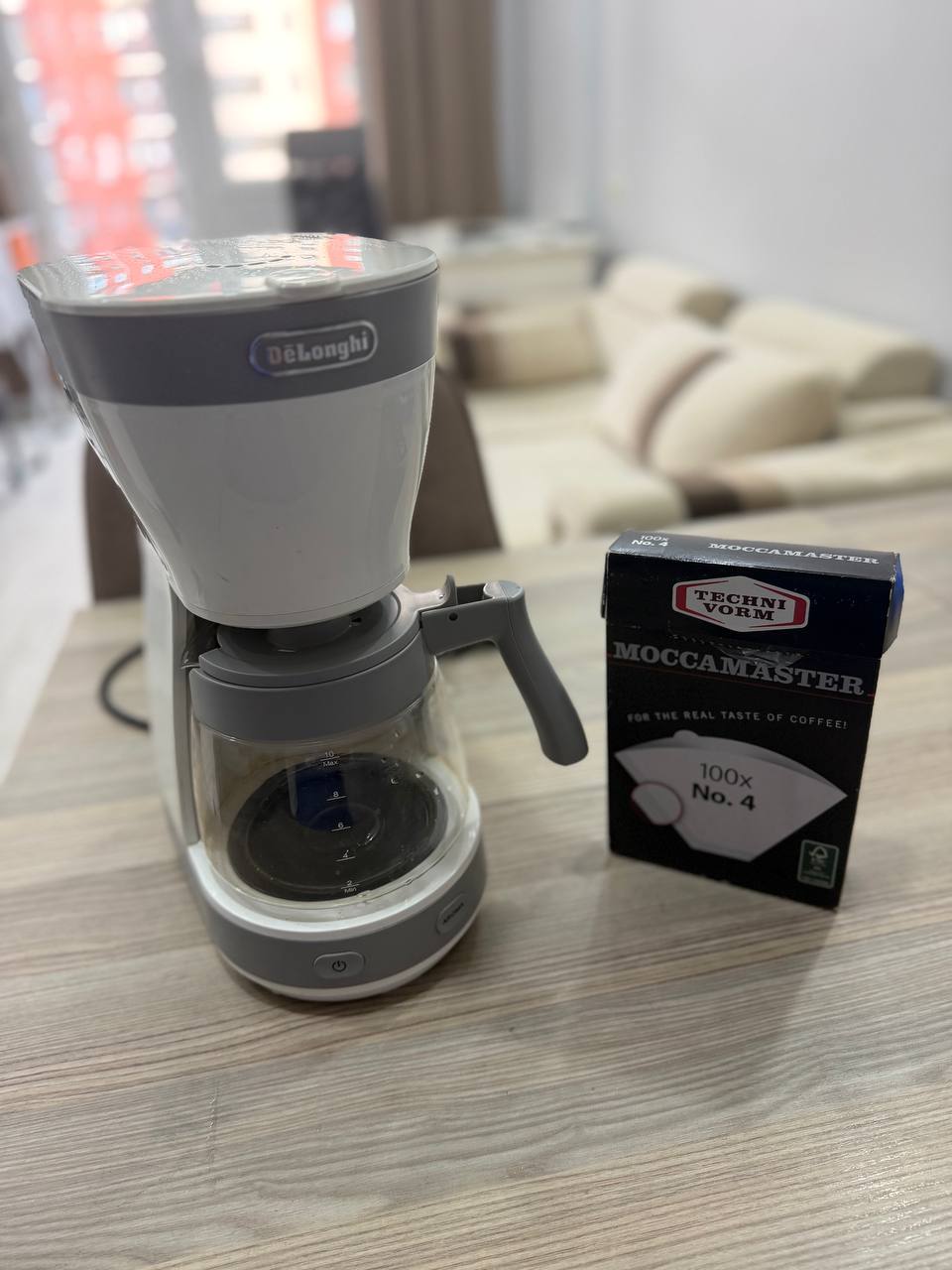 Капельная кофеварка DeLonghi
