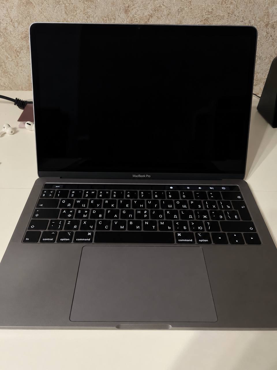 MacBook Pro 2019 (не работает экран)