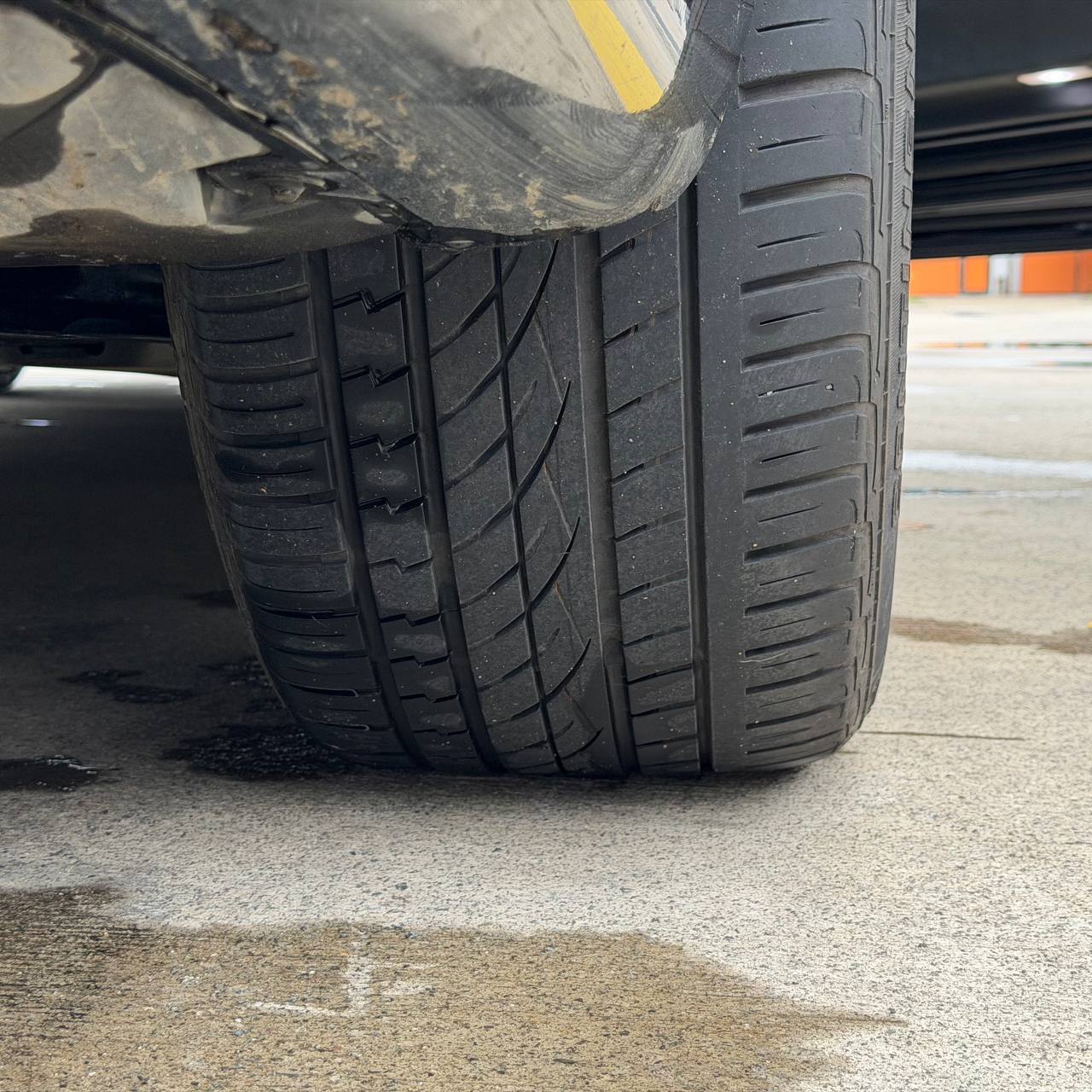 Летняя шина 295/40 R21, 2 шт.