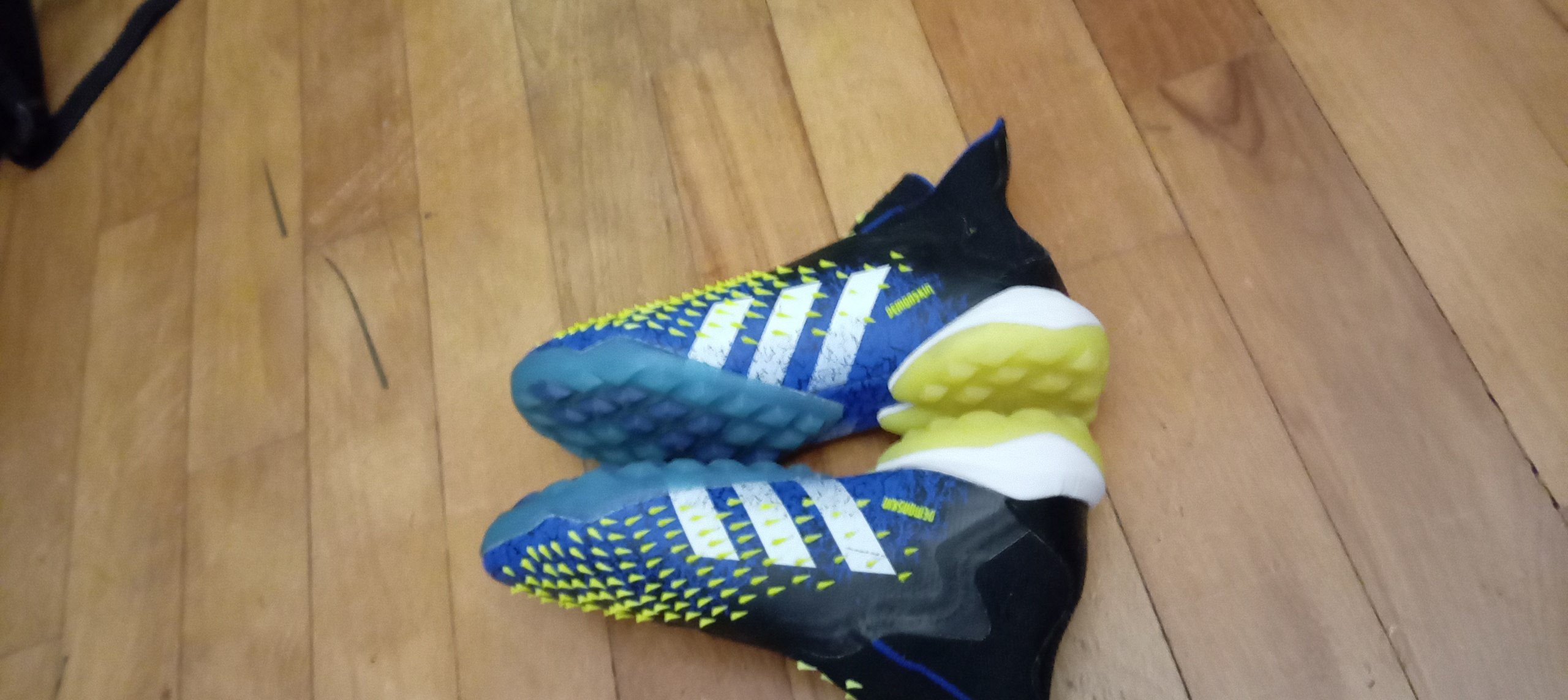 Кроссовки Adidas Predator Demon Skin, размер 36