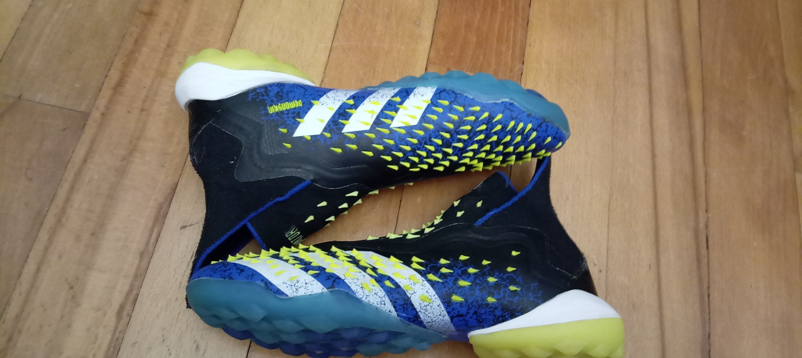 Кроссовки Adidas Predator Demon Skin, размер 36