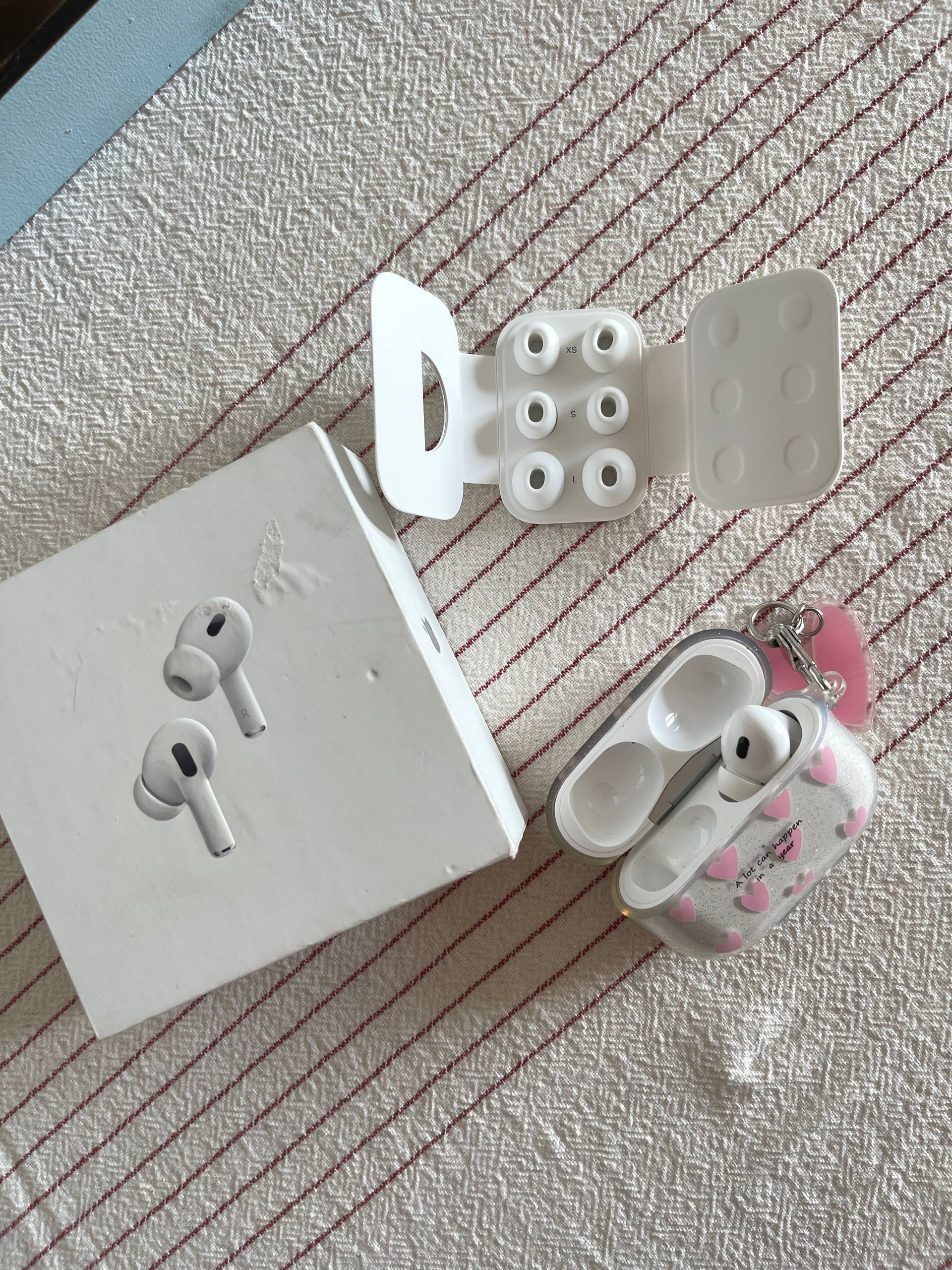 AirPods оригинальные (без левого наушника)