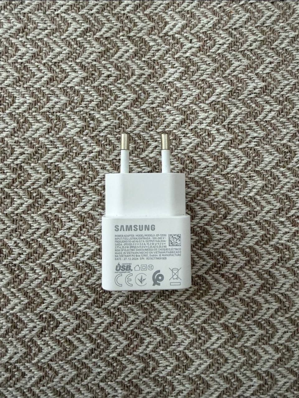 Оригинальный зарядный блок Samsung 25W, белый