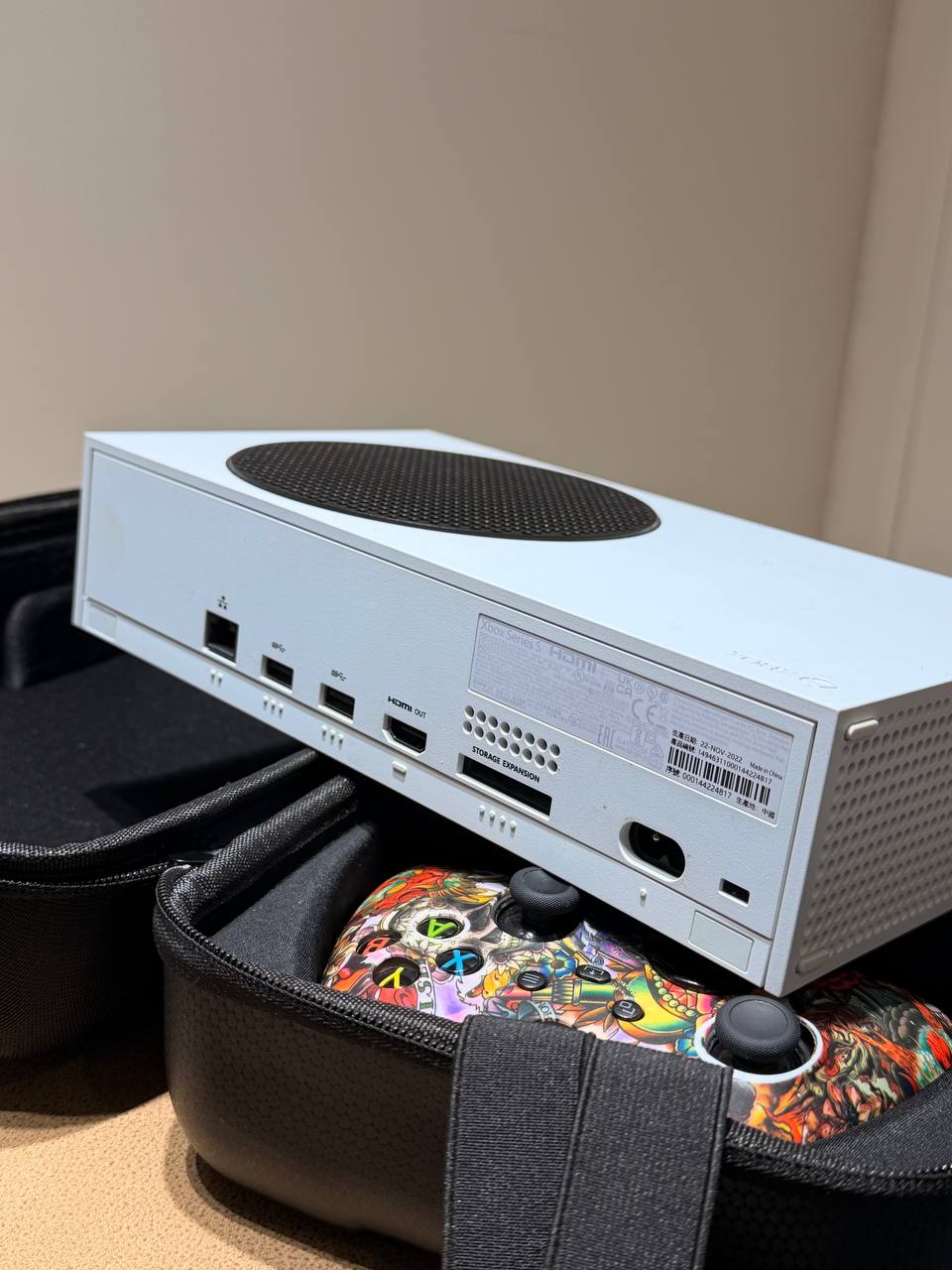 Xbox Series S с 2 джойстиками и кабелями