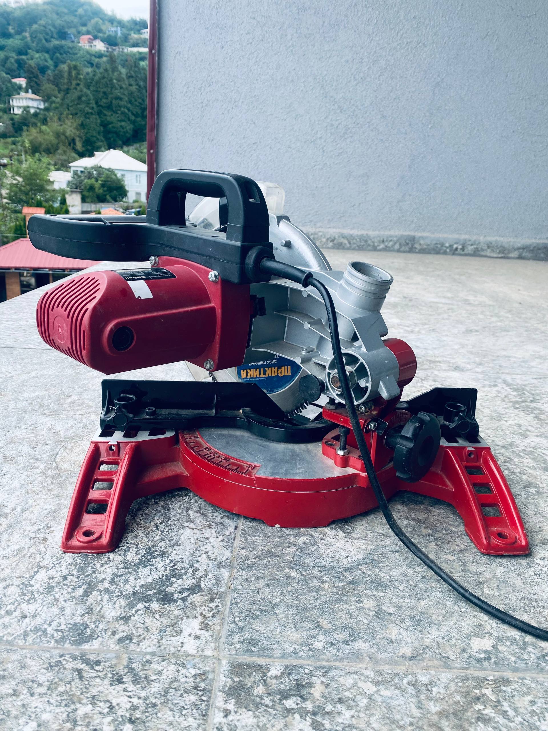 Торцовочная пила Einhell TC-MS 2112