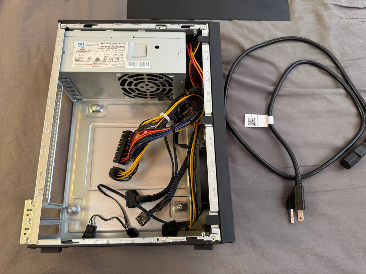 Корпус Minisforum SSF 7л для Mini-ITX с БП 400Вт