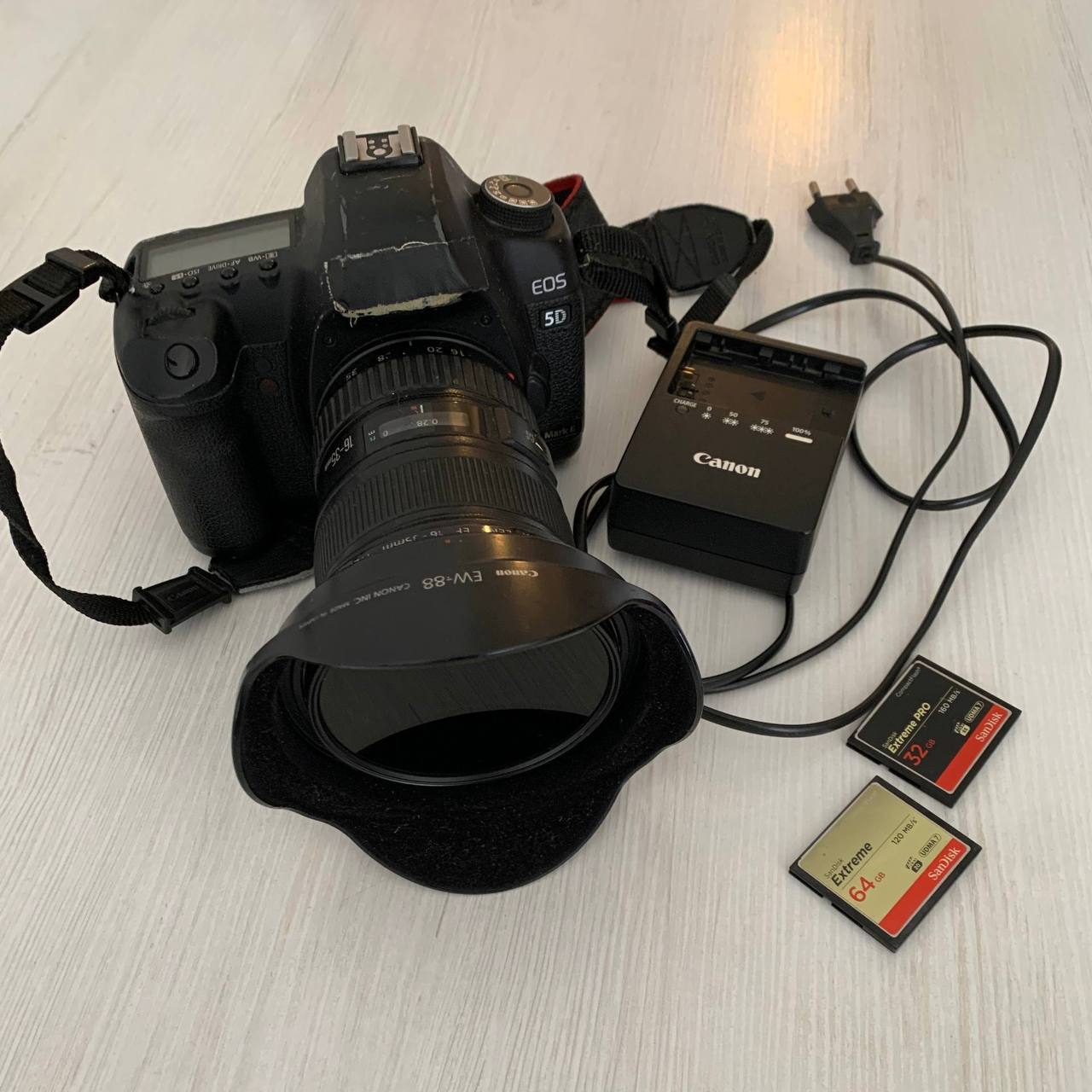 Canon 5D Mark II (без объектива) + карты памяти SanDisk