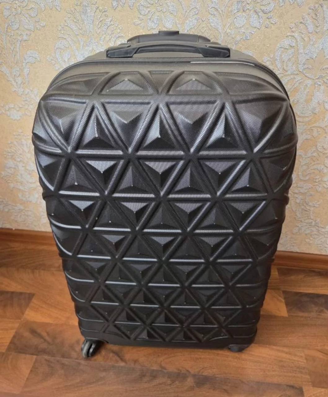 Дорожный чемодан средний 74x42x30 поликарбонат