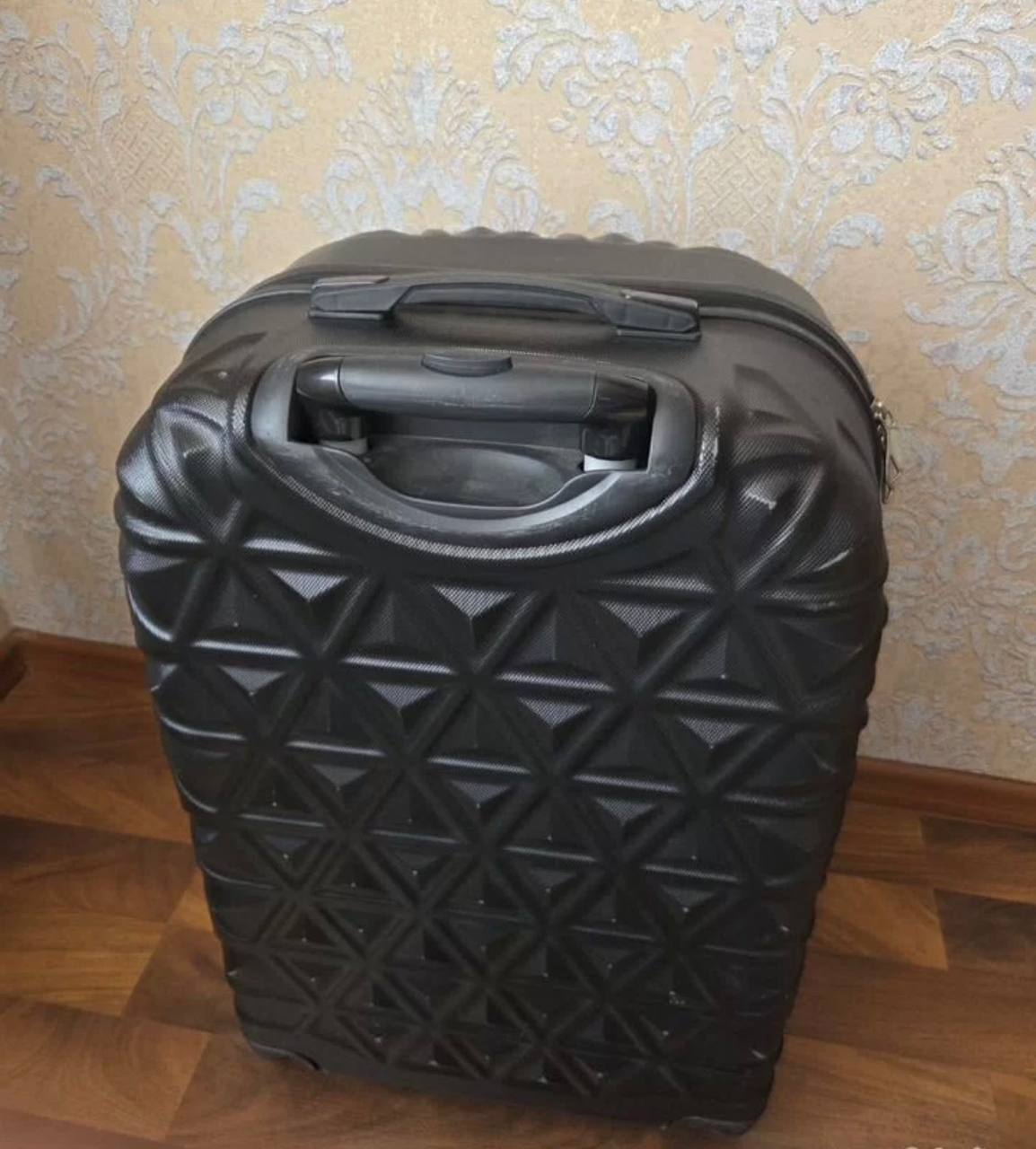 Дорожный чемодан средний 74x42x30 поликарбонат