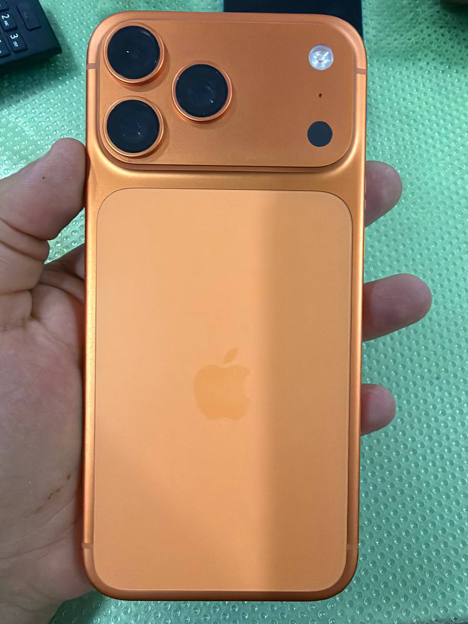iPhone 17 Pro Max 256GB оранжевый