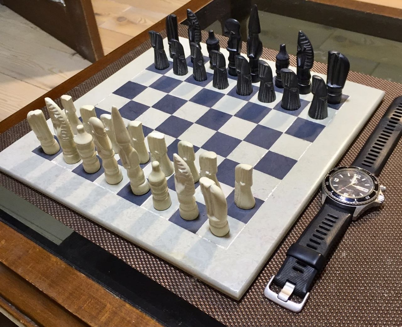 Каменные шахматы ручной работы из танзанийского камня 25×25 см