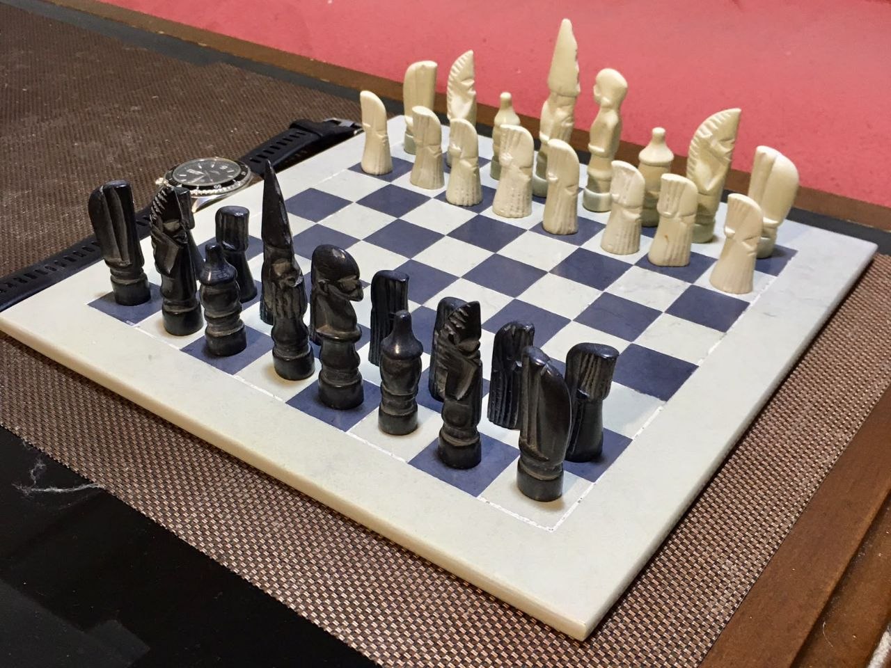 Каменные шахматы ручной работы из танзанийского камня 25×25 см