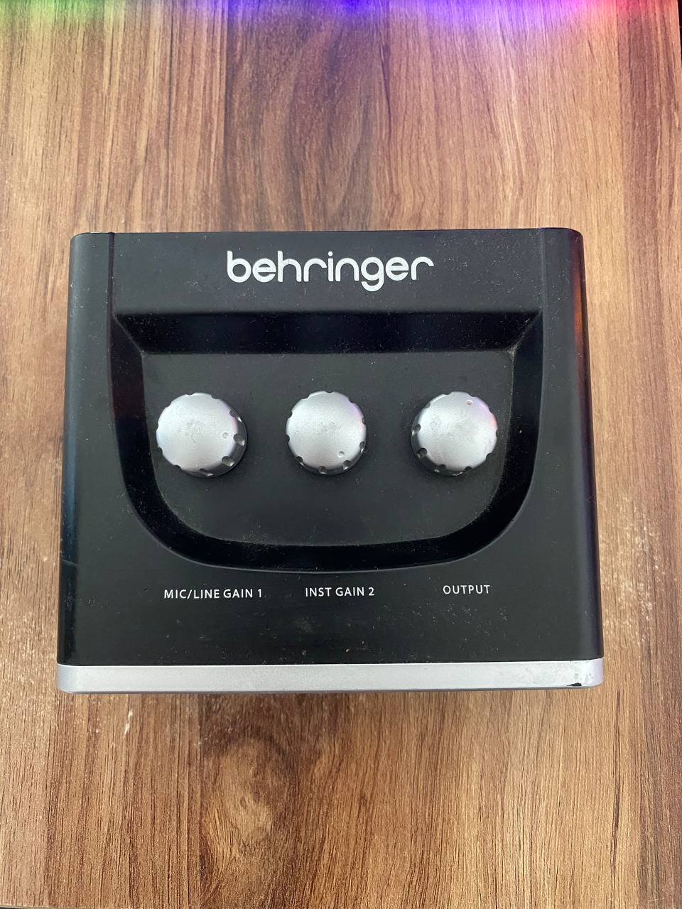 Звуковая карта Behringer UM2