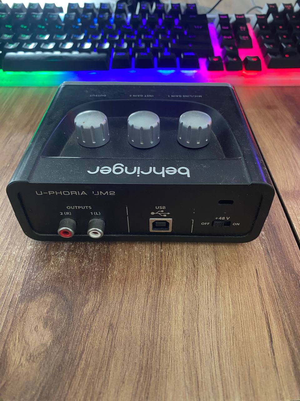 Звуковая карта Behringer UM2