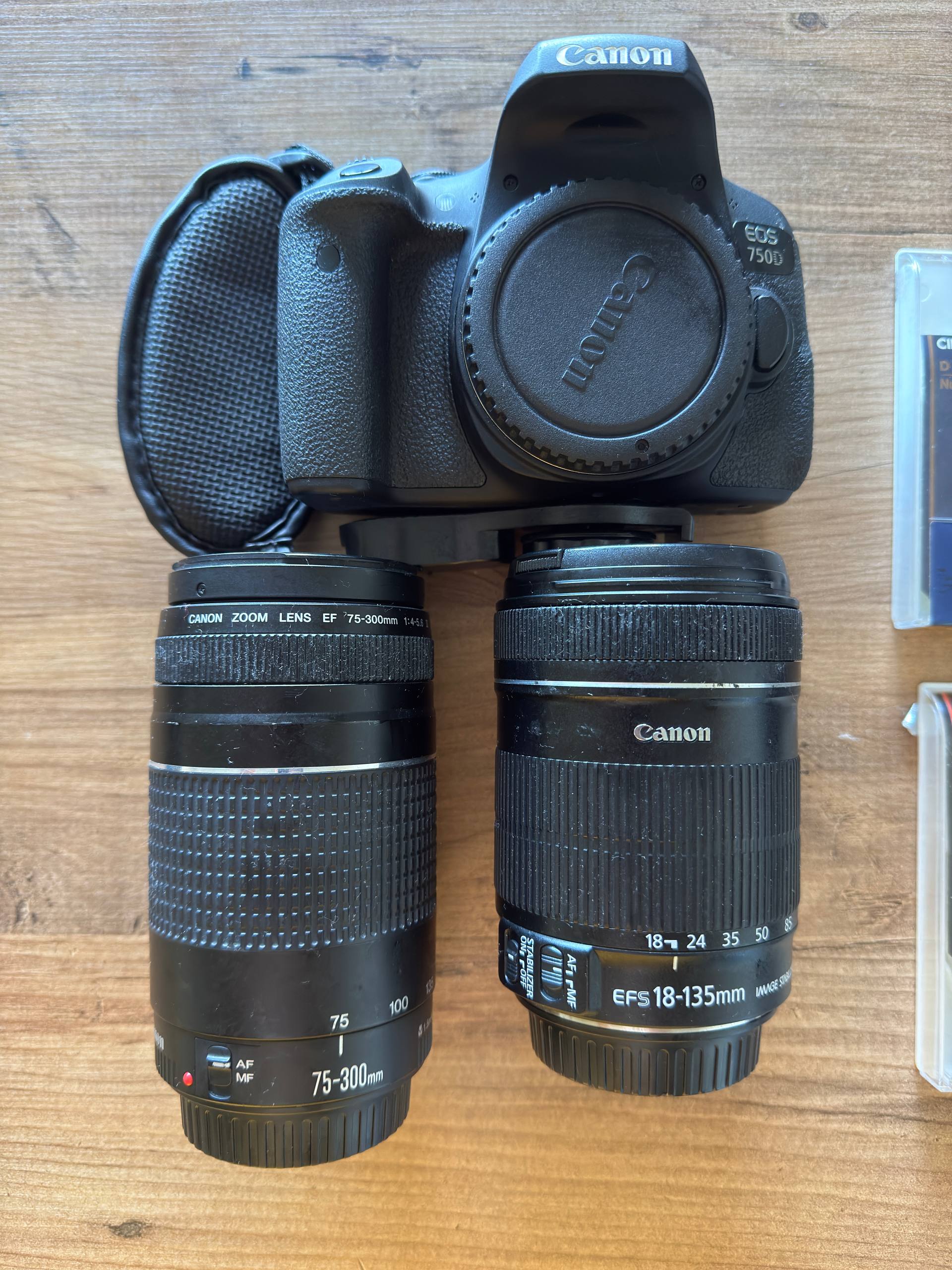 Canon EOS 750D + объективы 18-135mm и 75-300mm, комплект