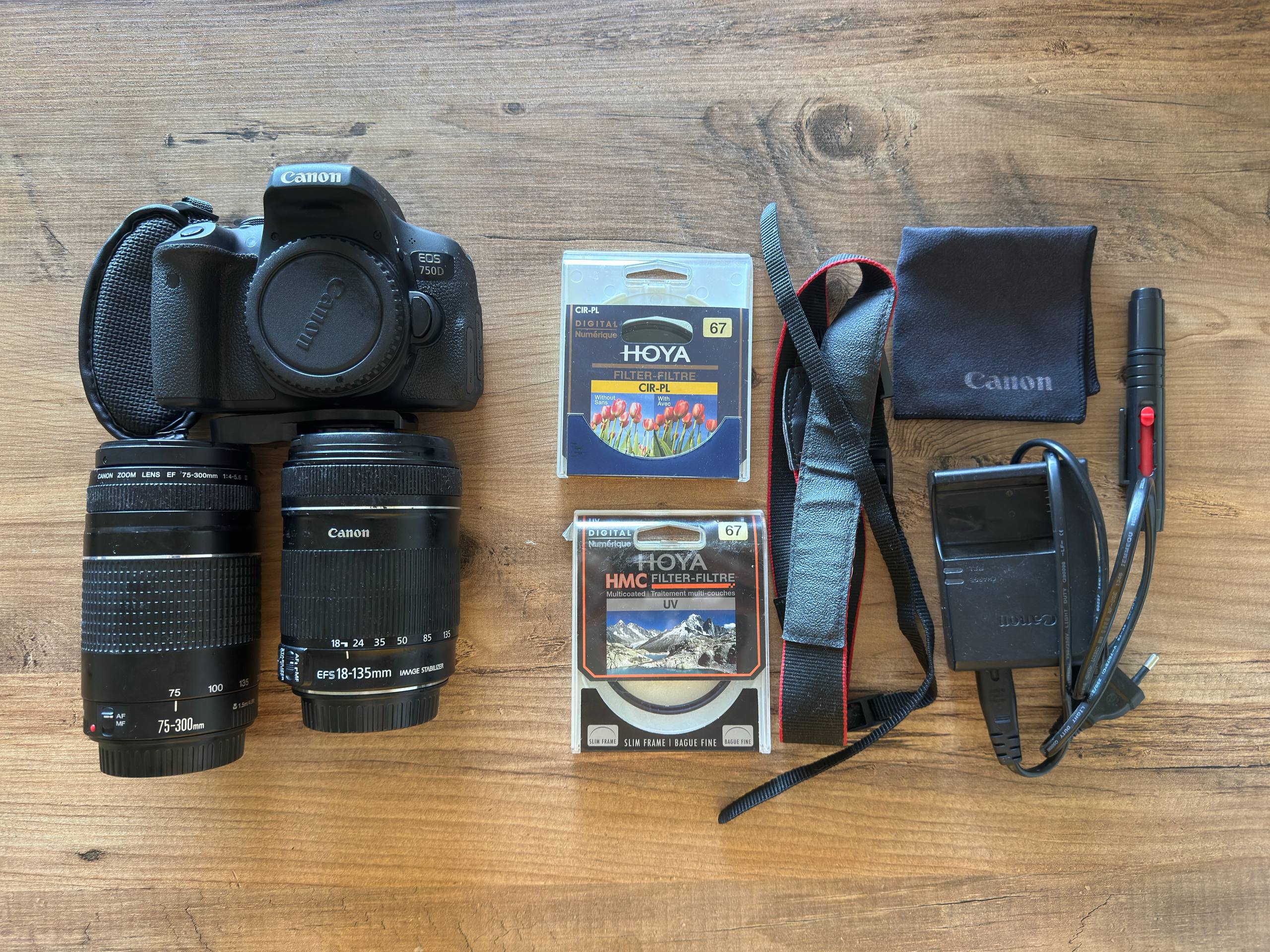 Canon EOS 750D + объективы 18-135mm и 75-300mm, комплект