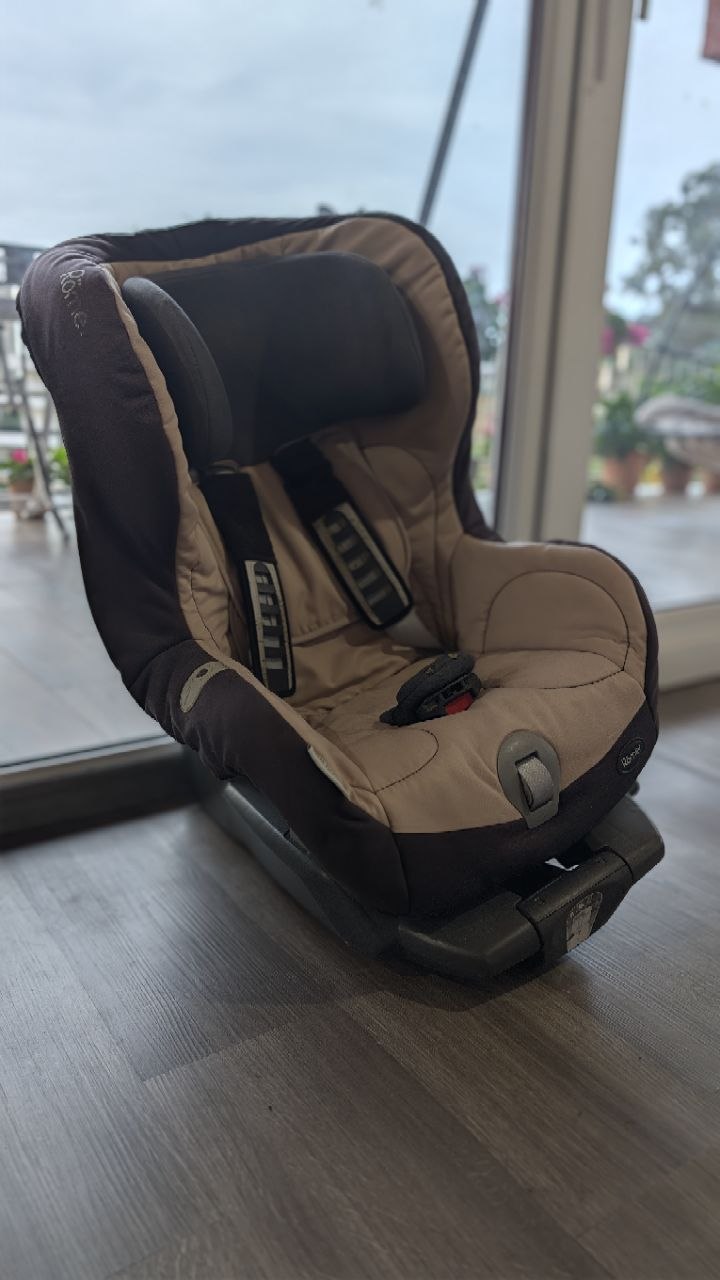 Детское автокресло Britax Römer Safefix Plus (9–18 кг)