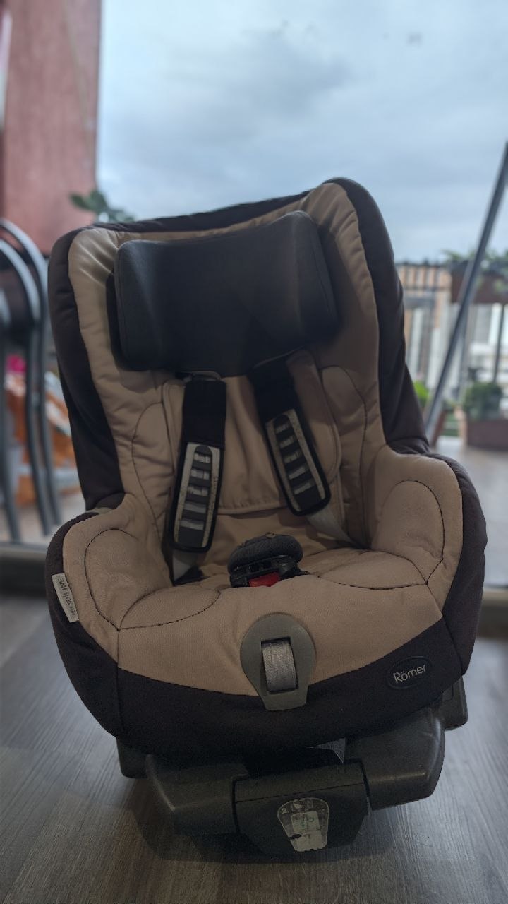 Детское автокресло Britax Römer Safefix Plus (9–18 кг)