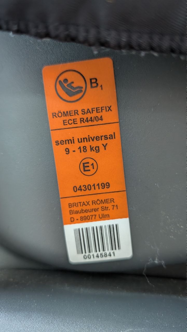 Детское автокресло Britax Römer Safefix Plus (9–18 кг)