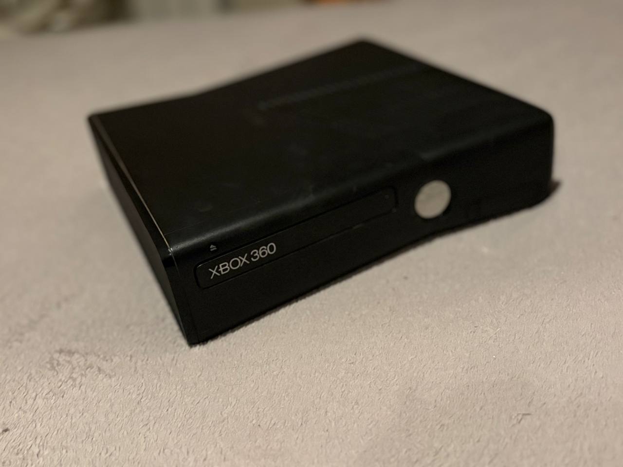 Xbox 360 Slim + 8 игр + 2 джойстика